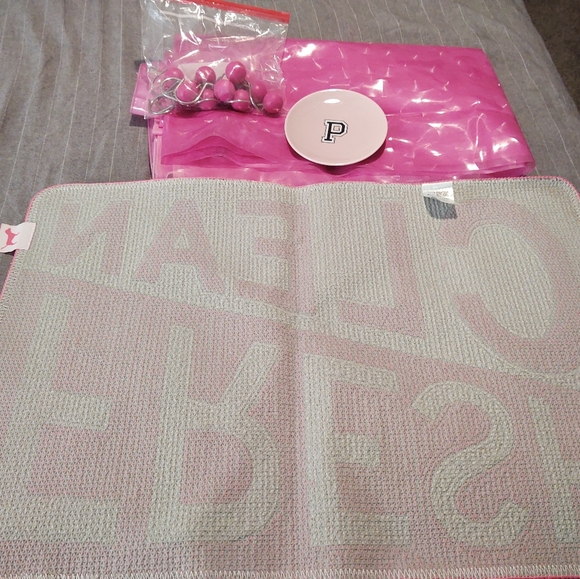 Bundle Pink shower mat, shower curtain rods, soap dish - Picture 3 of 3